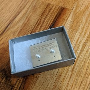 Penelope pearl SS stud earrings